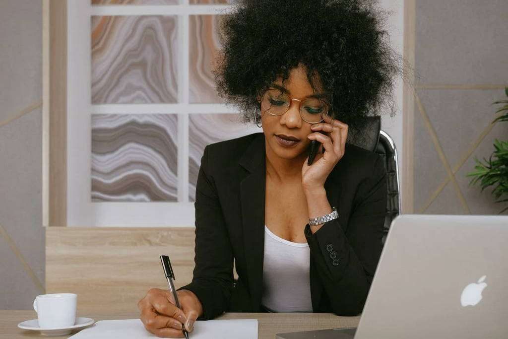 Should I Use 3PL or FBA for Selling on Amazon? (Pros and Cons)