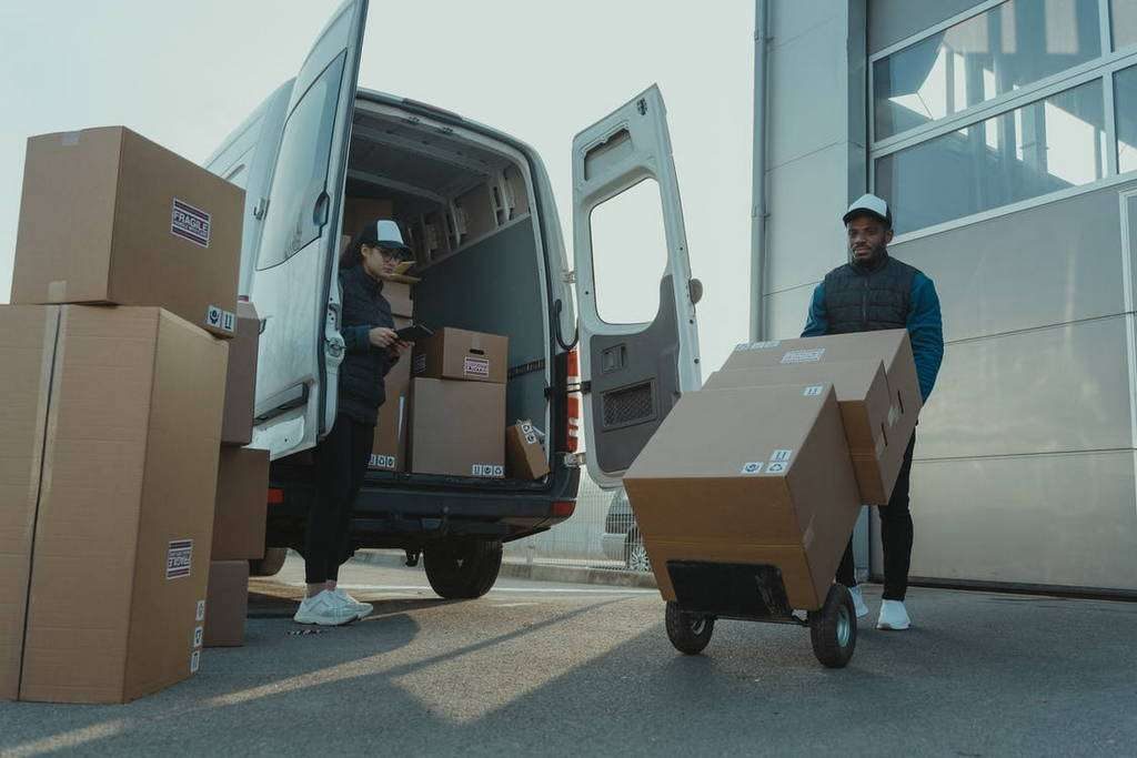 Should I Use 3PL or FBA for Selling on Amazon? (Pros and Cons)