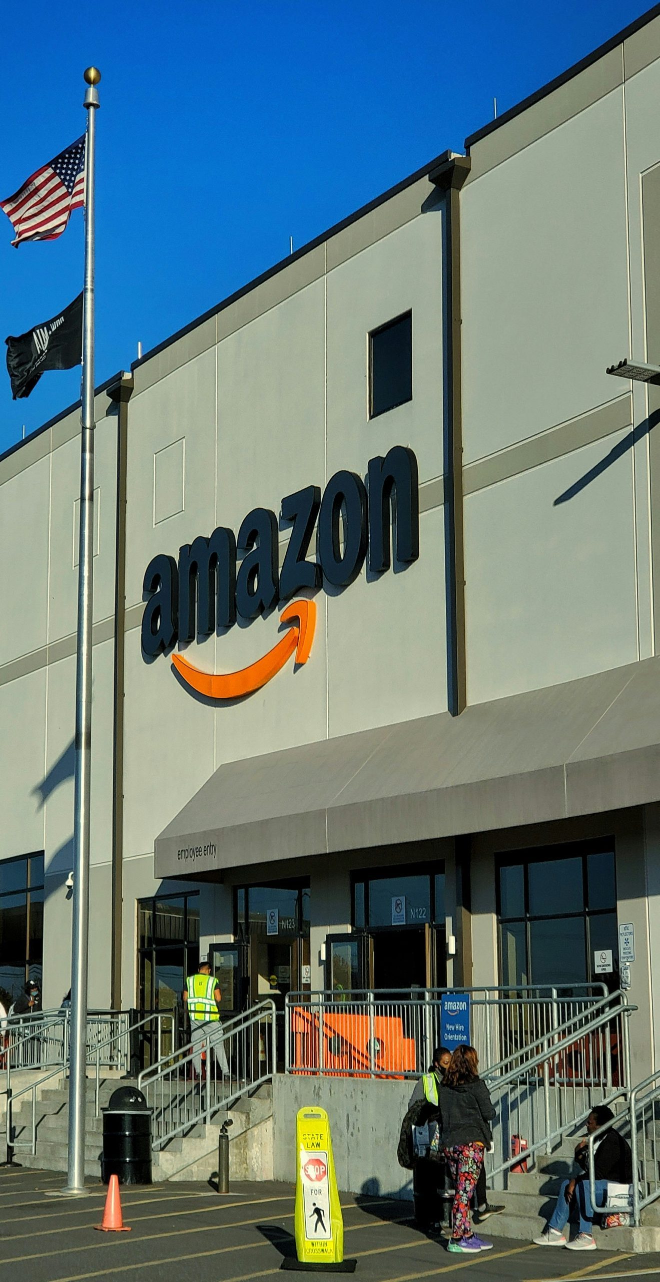 Amazon FBA: The Strategic Guide to Selling on Amazon and Choosing the Right Fulfillment Model